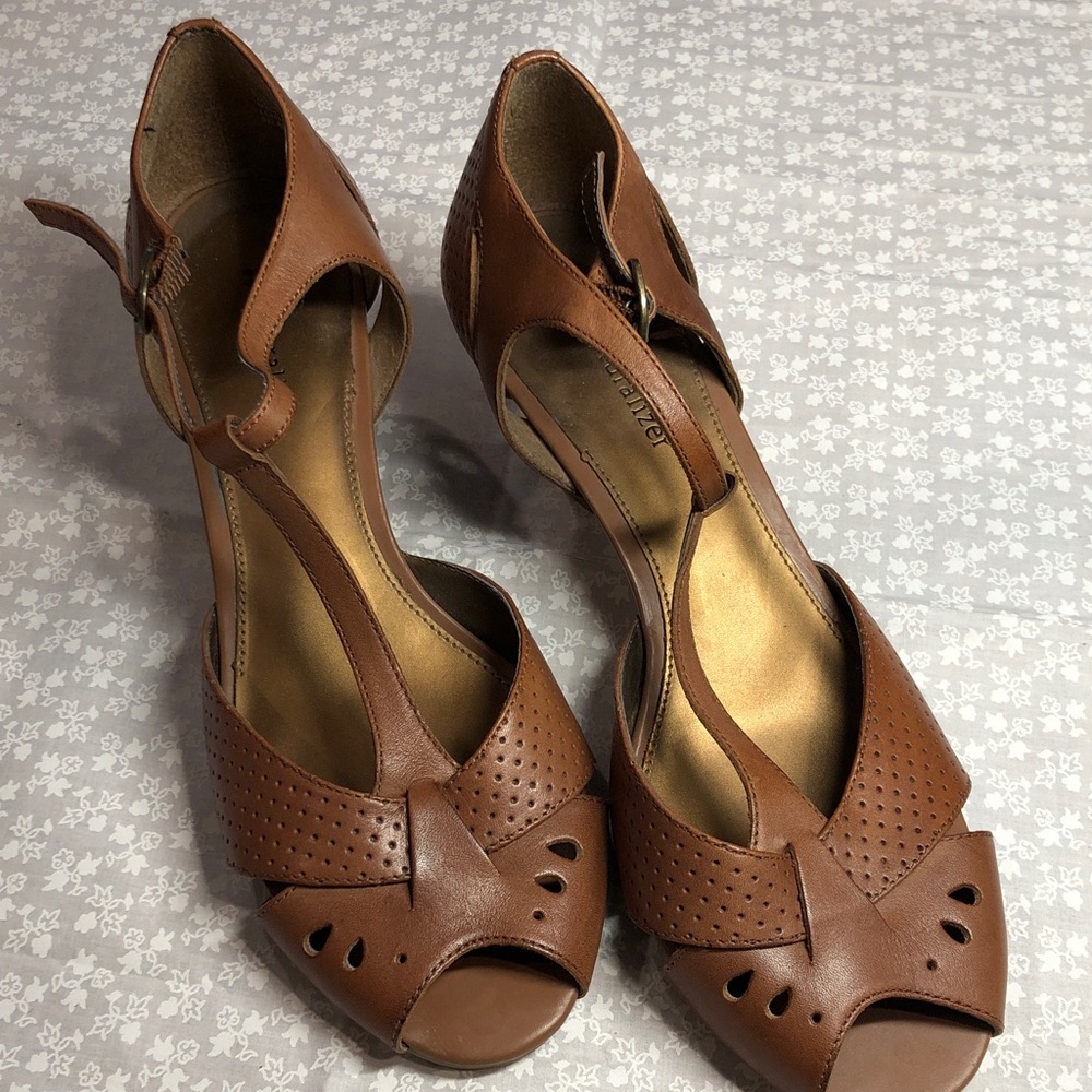 Naturalizer Tan Wedges, size 8 1/2